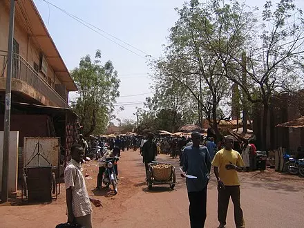 Scène de rue à Kati, au Mali