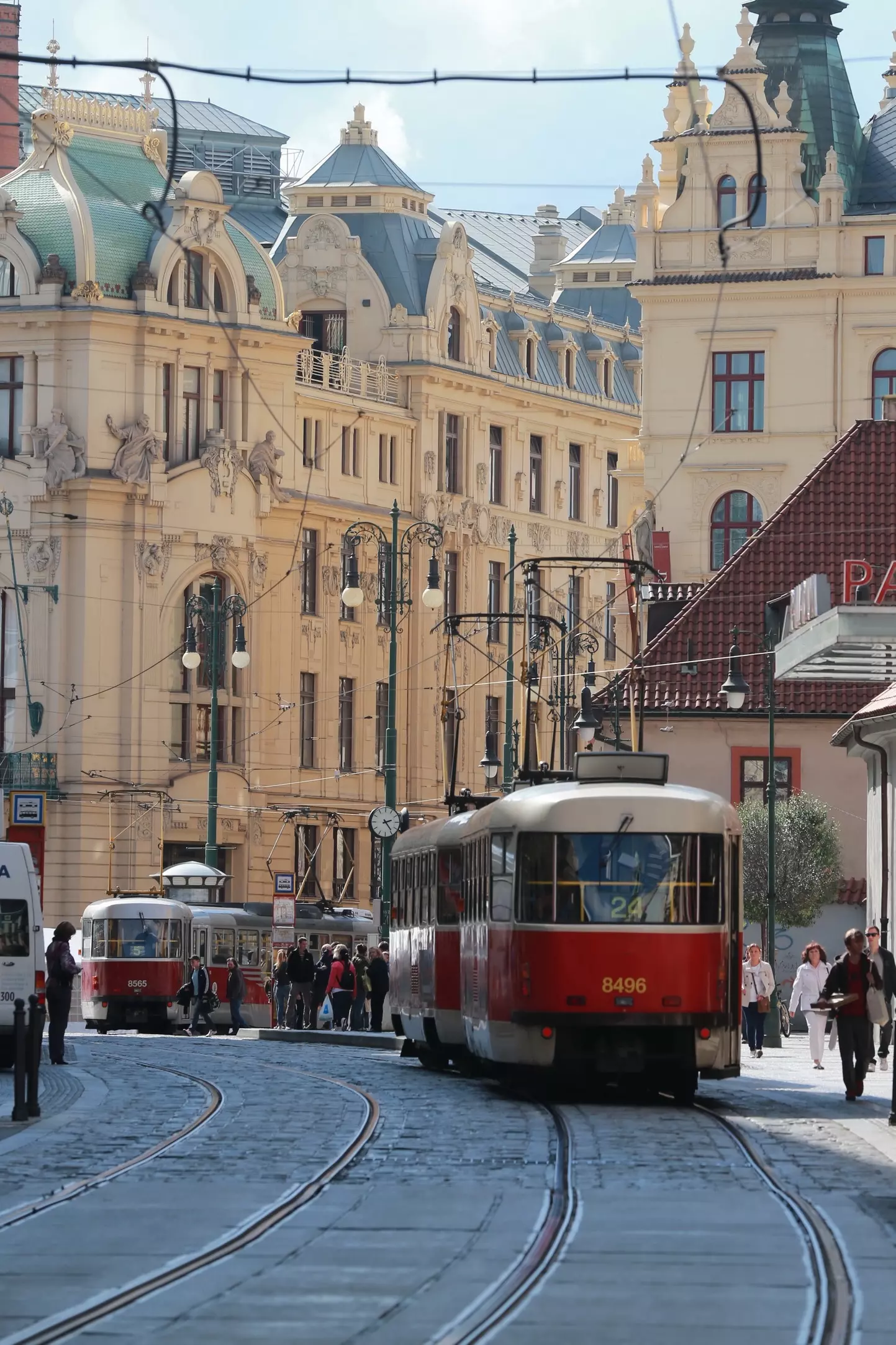 Tramway dans une rue d'Opocno