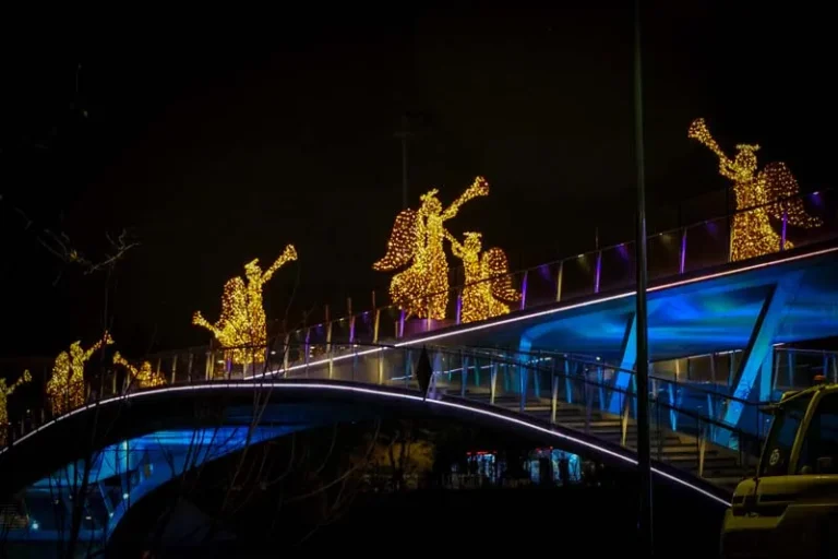 2025-12-06-Illuminations_EL-460_6_11zon