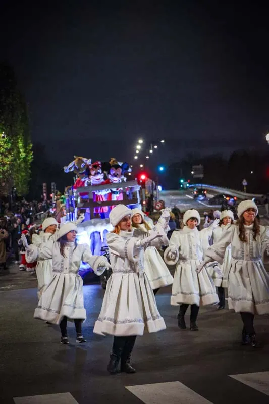 2025-12-06-Illuminations_EL-83_3_11zon