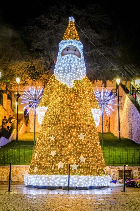 2025-12-06_Illuminations_MCA-7977_6_11zon