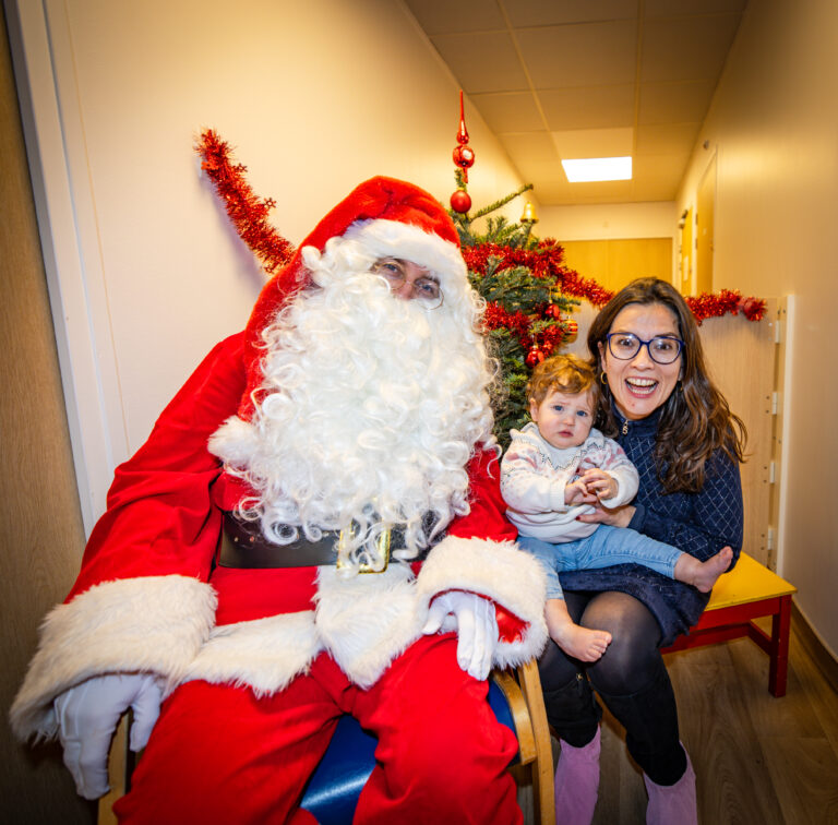 2025-12-16-Noel Creche-CHAPERON ROUGE_MCA-179