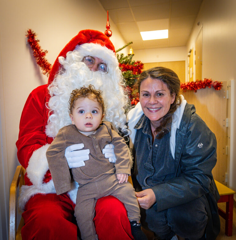 2025-12-16-Noel Creche-CHAPERON ROUGE_MCA-98