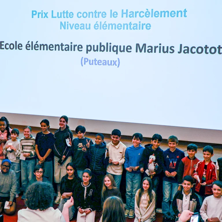 prix non au harcelement WEB